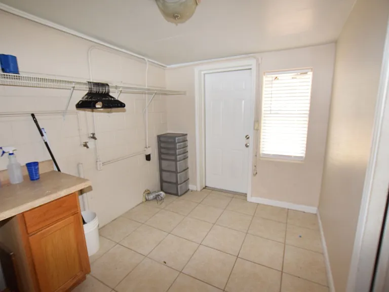 317 E Barnes Ave — Photo 40