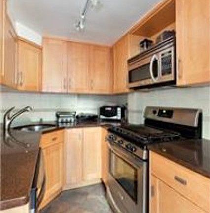 4th image of 225 E 46th St APT 1A