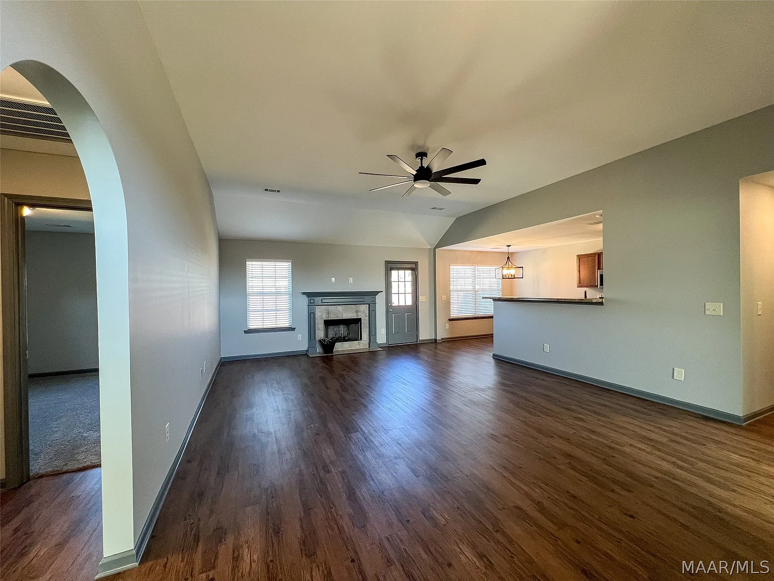 3 bed, 2.0 bath, 1751 sqft, $2,100 — Photo 2