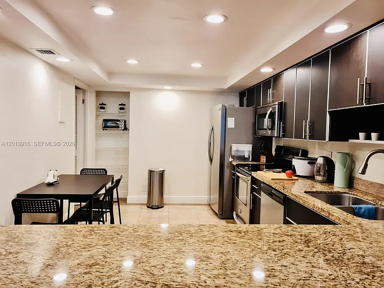 2500 Parkview Dr #2114 — Photo 4