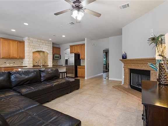 4th image of 302 Flagstone Ct