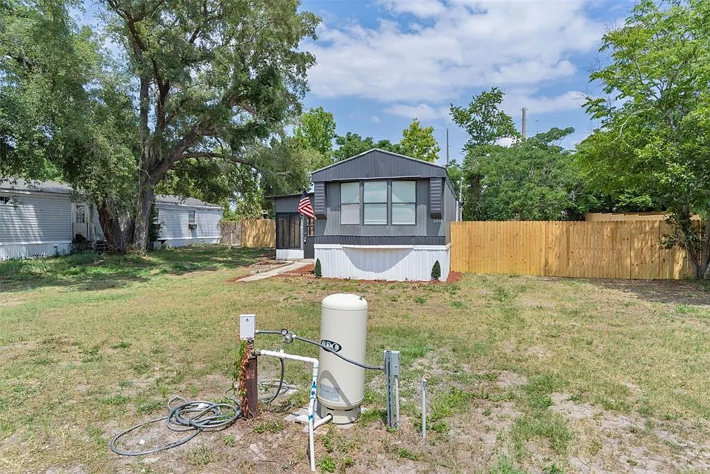 3 bed, 2.0 bath, 938 sqft, $1,499 — Photo 3