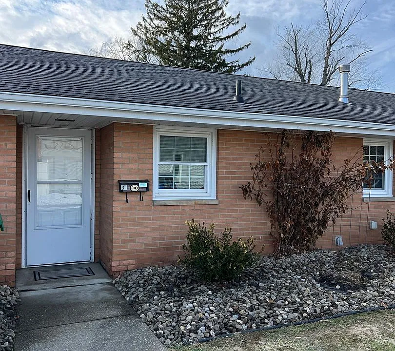 28 W Satin St