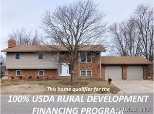 916 Long Branch Rd, Troy, IL 62294