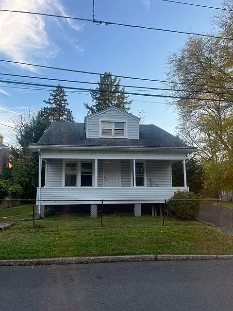 6 bed, 1632 sqft, $4,700 — Photo 2