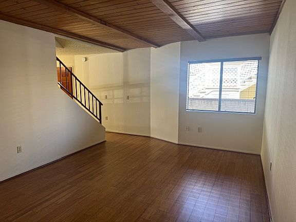 5th image of 1120 N Maryland Ave APT 8