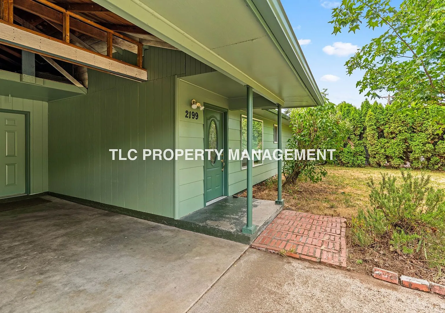 3bd/1bath duplex off Barger available now — Photo 3