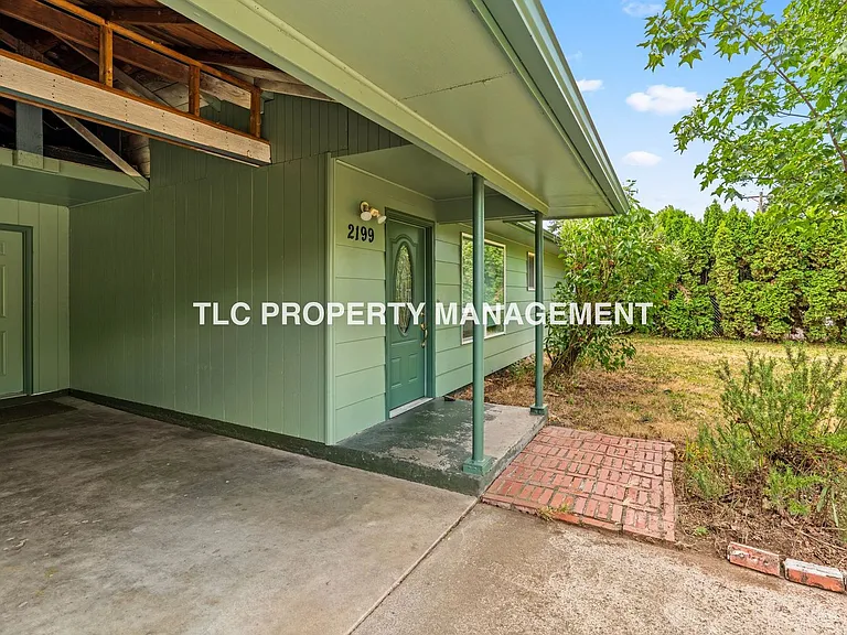 2199 Devos St — Photo 3