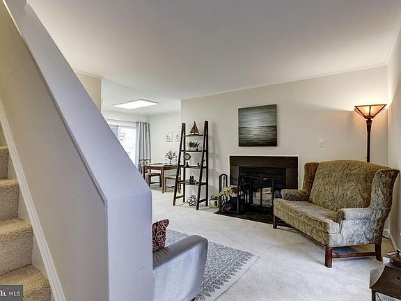 2nd image of 1025 Kensington Way