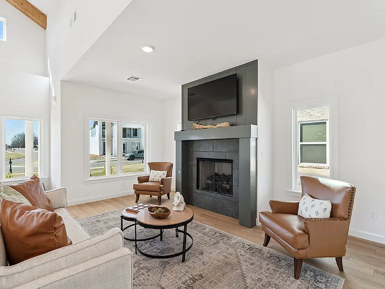2410 W Charleston St — Photo 20