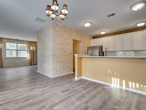 4th image of 1339 Emsworth Dr #1