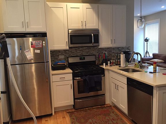 2nd image of 2780 N Kenmore Ave #1