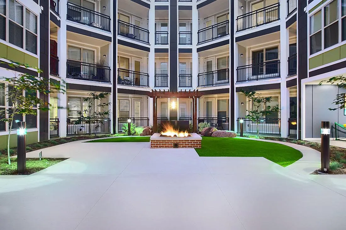 The Vue at Creve Coeur Apartments — Photo 4