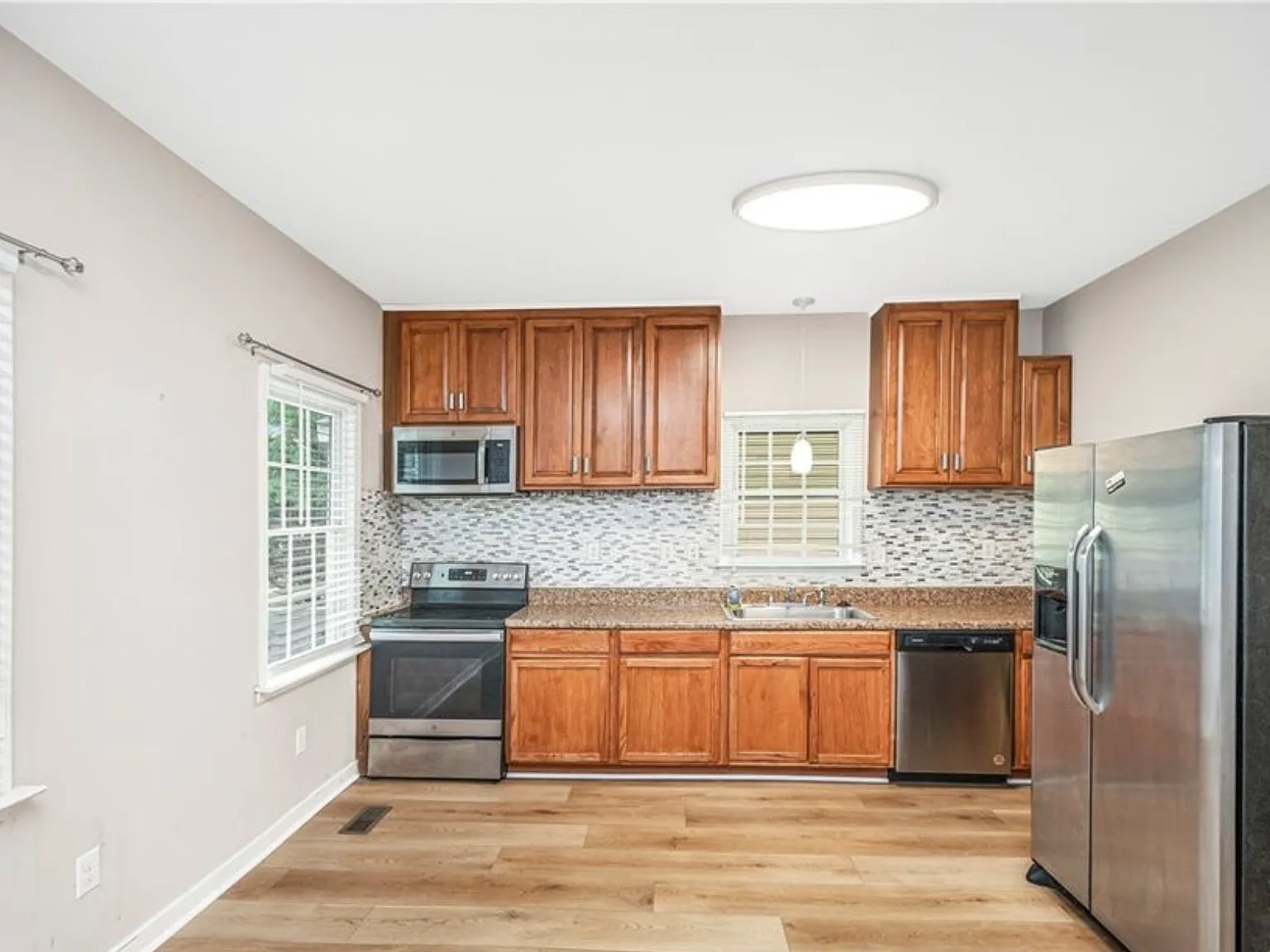 3 bed, 1400 sqft, $2,150 — Photo 2