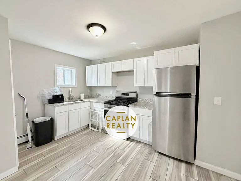 73 Chamberlain St #B — Photo 3