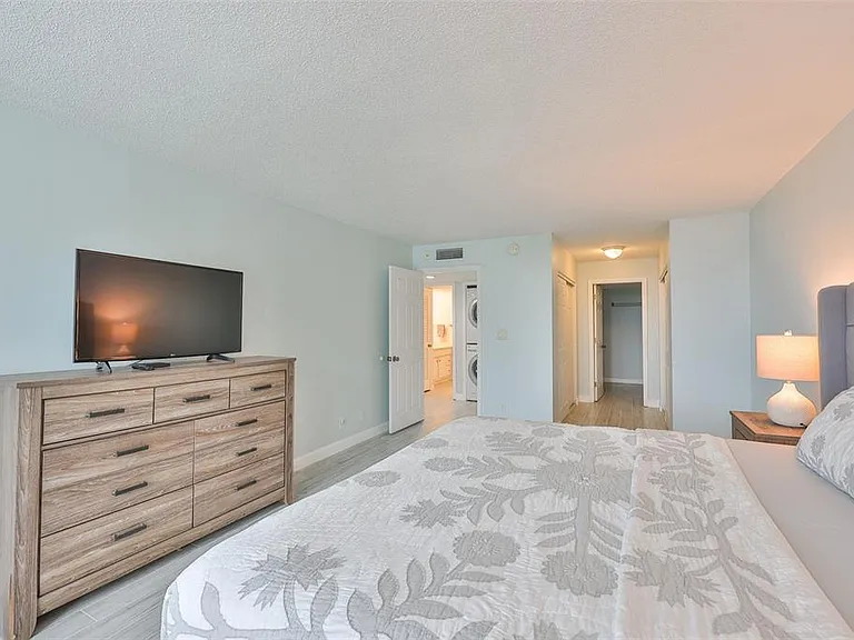 1400 Gulf Blvd #704 — Photo 17