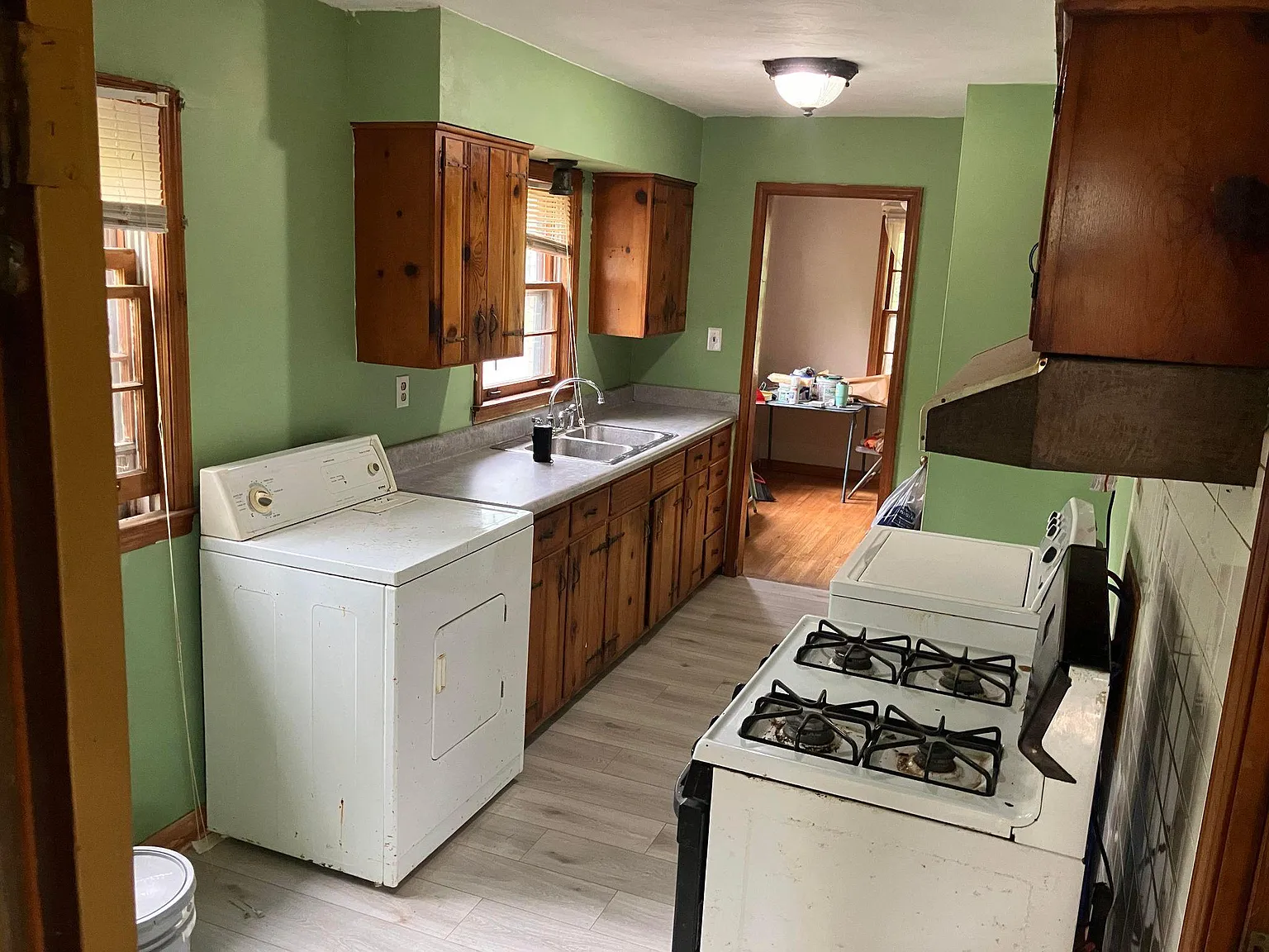 3 bed, 1.5 bath, 1030 sqft, $1,250 — Photo 2