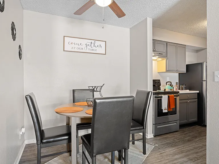 Diamond Lake Apartments — Photo 6