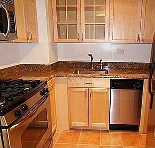 2nd image of 50 W 14th St