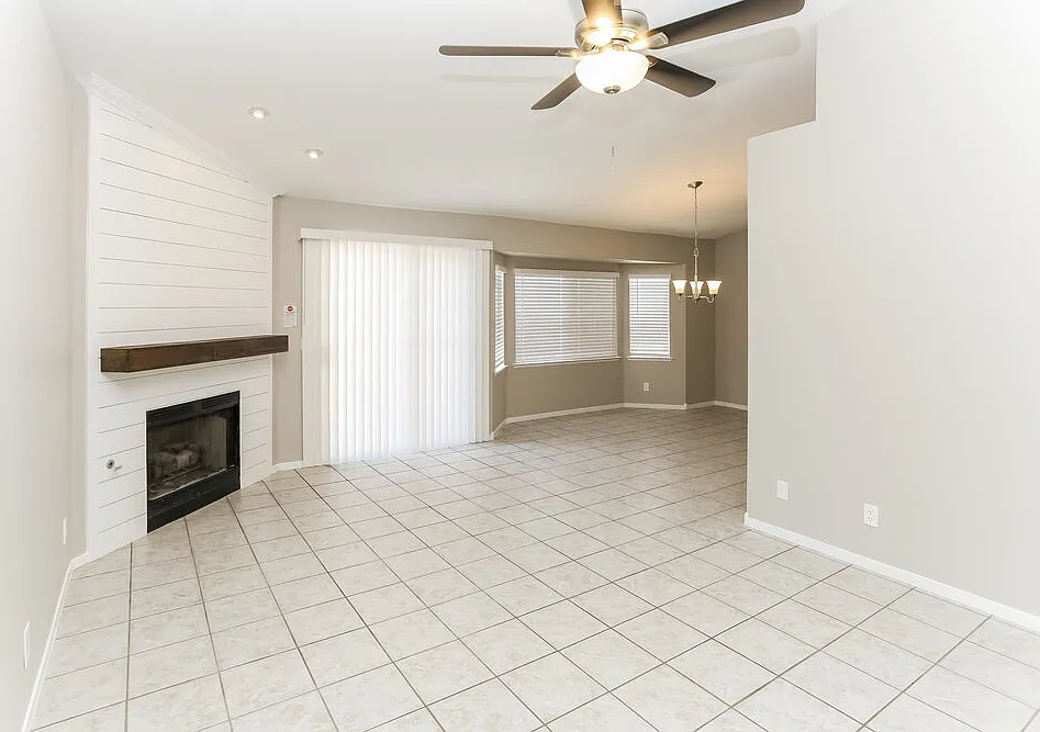 3 bed, 2.0 bath, 1381 sqft, $2,930 — Photo 3