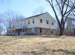N67W30777 Swallow Ln, Hartland, WI 53029
