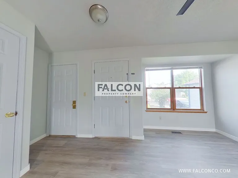 5982 Corinth Dr — Photo 3