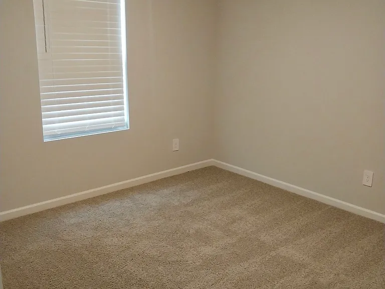 1409 Prescott Ln — Photo 6