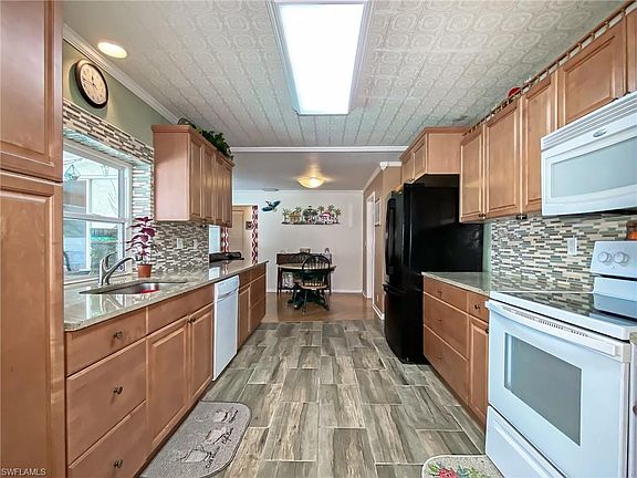 5th image of 1327 SE 20th Pl