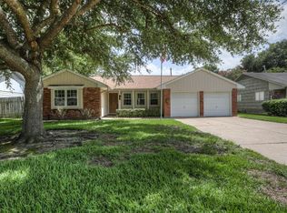 7135 Roos Rd, Houston, TX 77074