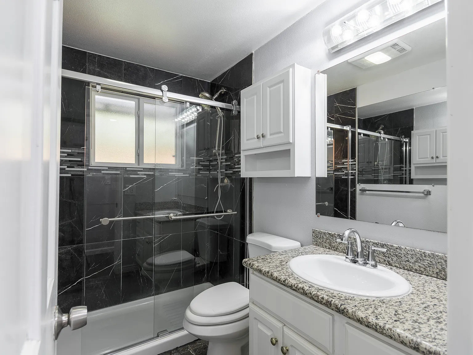 6 bed, 2400 sqft, $900 — Photo 2