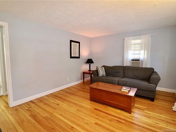 4th image of 28 Englewood Dr
