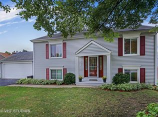 2415 Blue Spruce Ln, Aurora, IL 60502