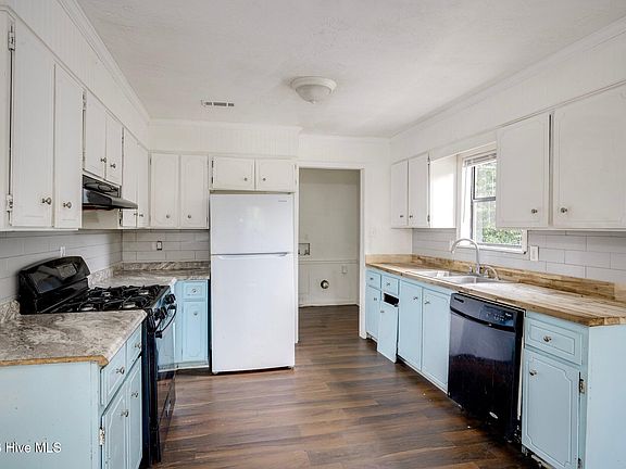 5th image of 3811 Beacon Drive