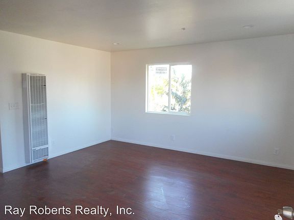 5th image of 1122 1/2 W 93rd St