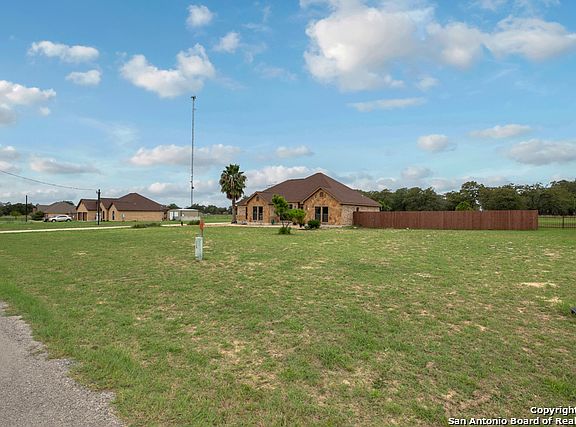 4th image of 73 Oak Fields Dr