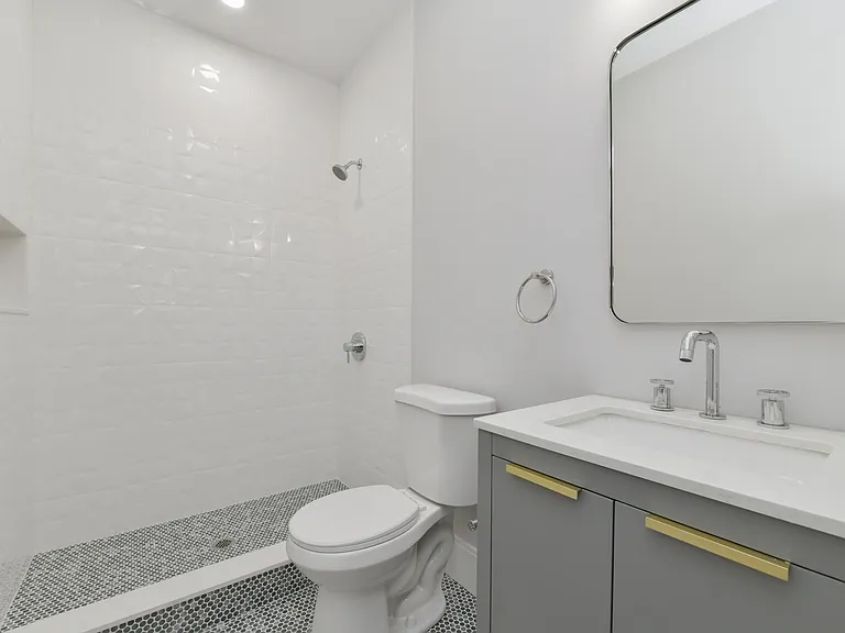 518 Sumner St #3B — Photo 5
