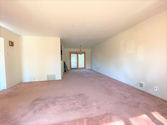 4th image of 43 Peachtree Ln