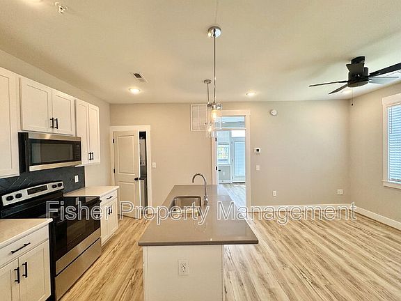 4th image of 2920 P St Unit 6