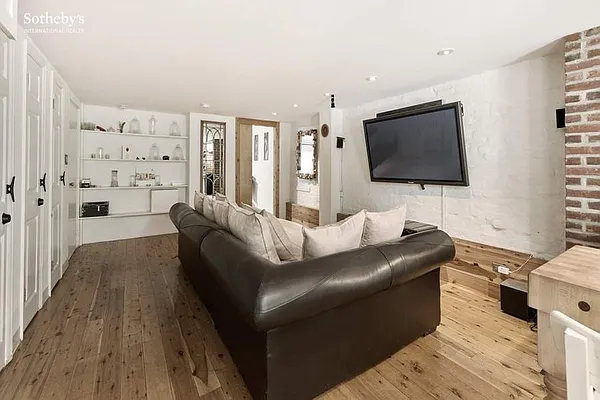 Rented by Sotheby's International Realty | media 2