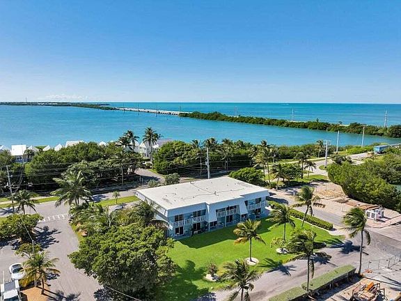 3rd image of 300 Duck Key Dr APT 9