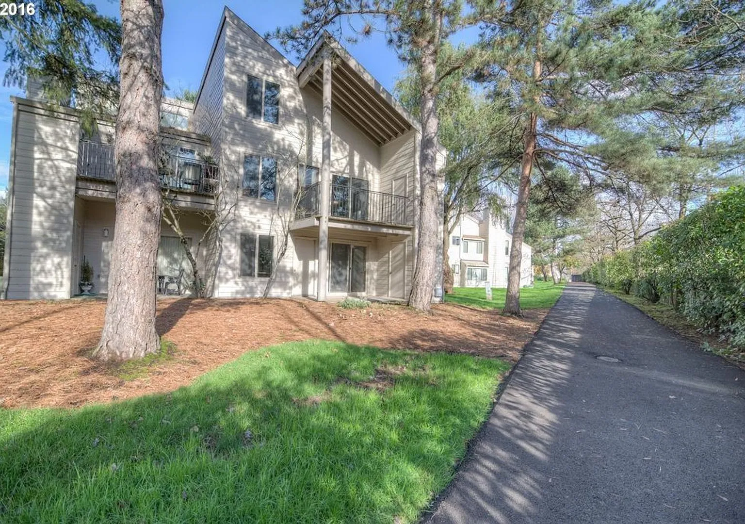 11744 SW Boones Bend Drive ~ Beautiful Loaded Townhome — Photo 1