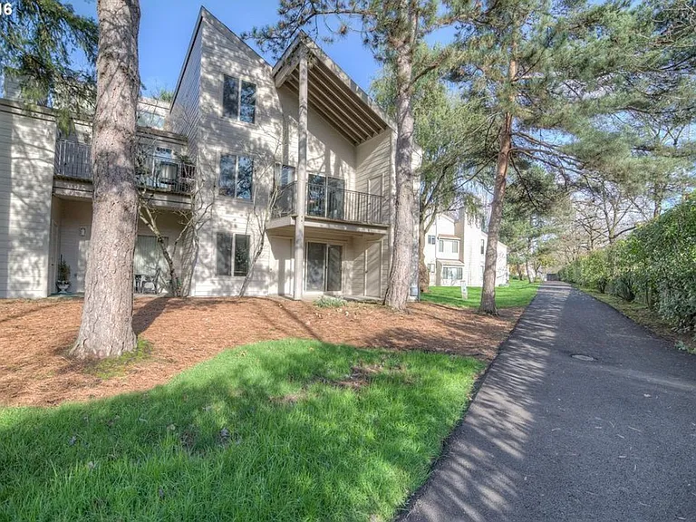 11744 SW Boones Bend Dr — Photo 1