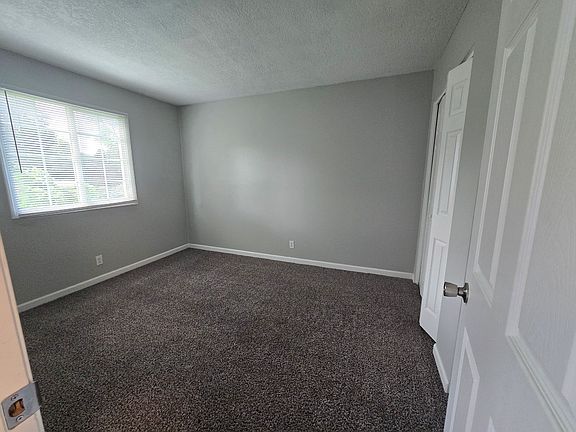 4th image of 2739 W 72nd St Unit 8