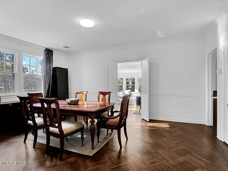 589 Westwood Ave — Photo 11