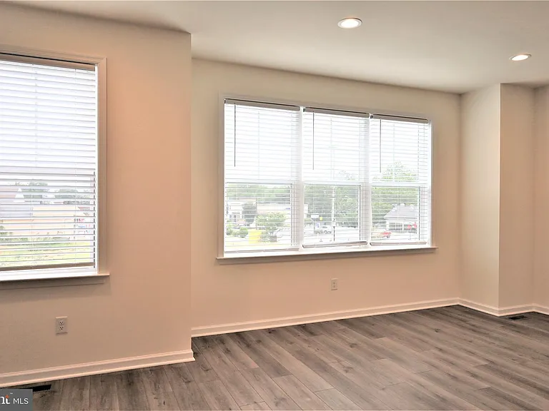 61 Becker Dr — Photo 7