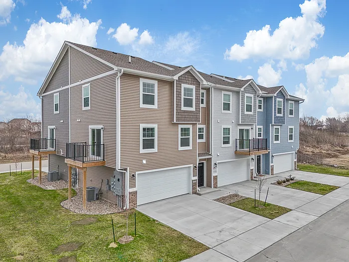 3 bed, 2.5 bath, 1550 sqft, $1,850 — Photo 1