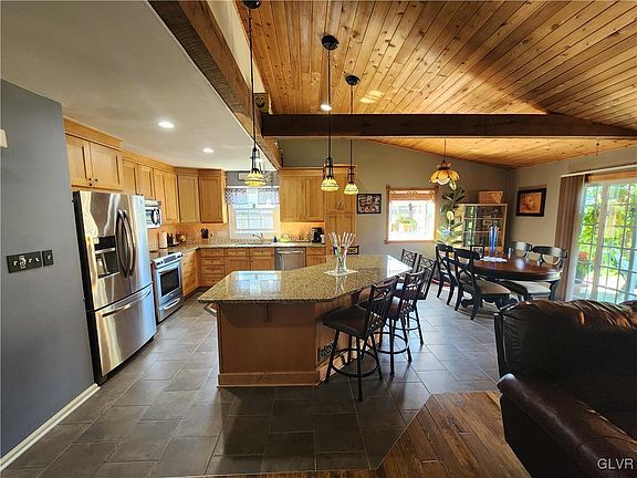 4th image of 2501 Bonnie Ln