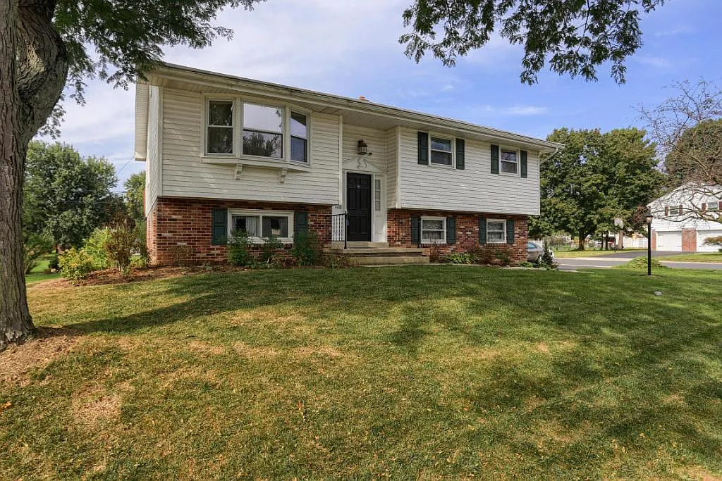 2148 Brockton Rd photo 1