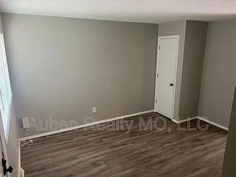 6135-6141 Farrow Ave #6135 FARROW AVE — Photo 5