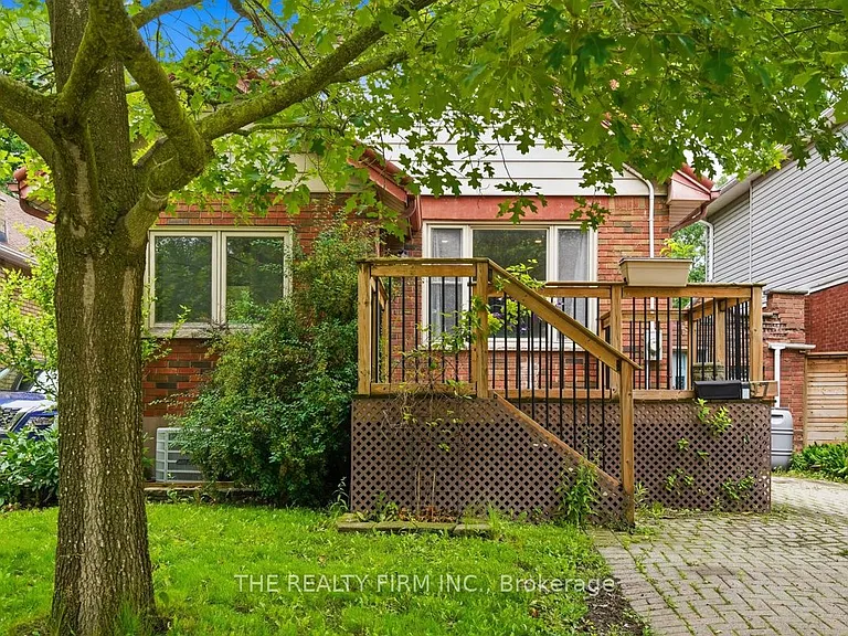 97 Springbank Dr — Photo 4